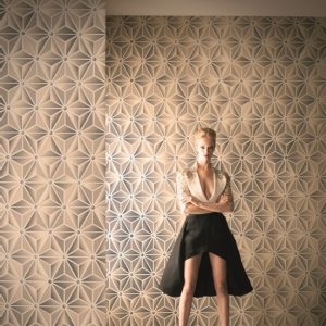 BRILLIANT DISGUISE TAPETA WALL&DECO
