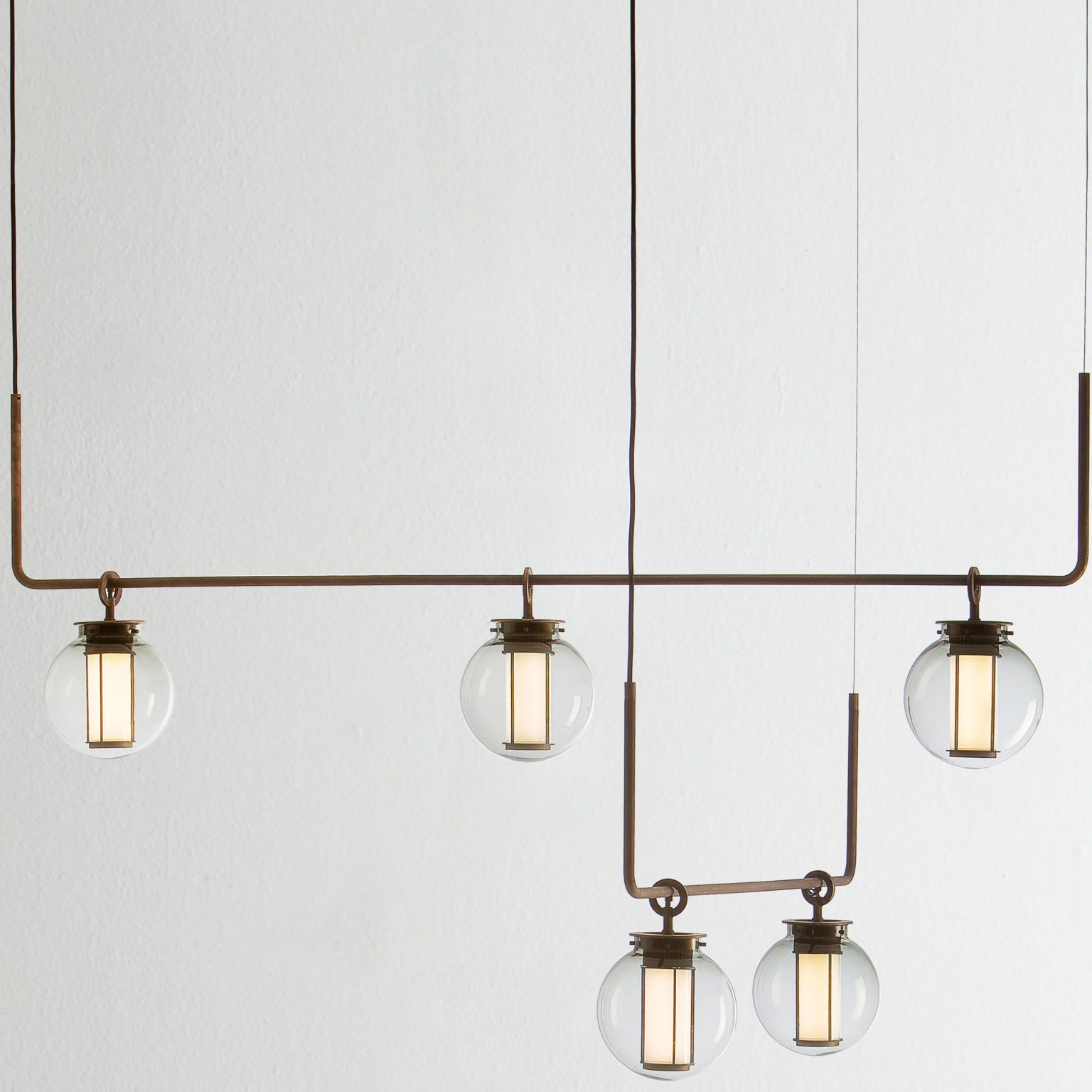 BAI T CHANDELIER PARACHILNA