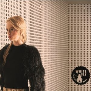 WHITE FLY TAPETA WALL&DECO