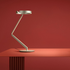 Lampa biurkowa Gioia equilibrio argento intenso – colors by OCCHIO
